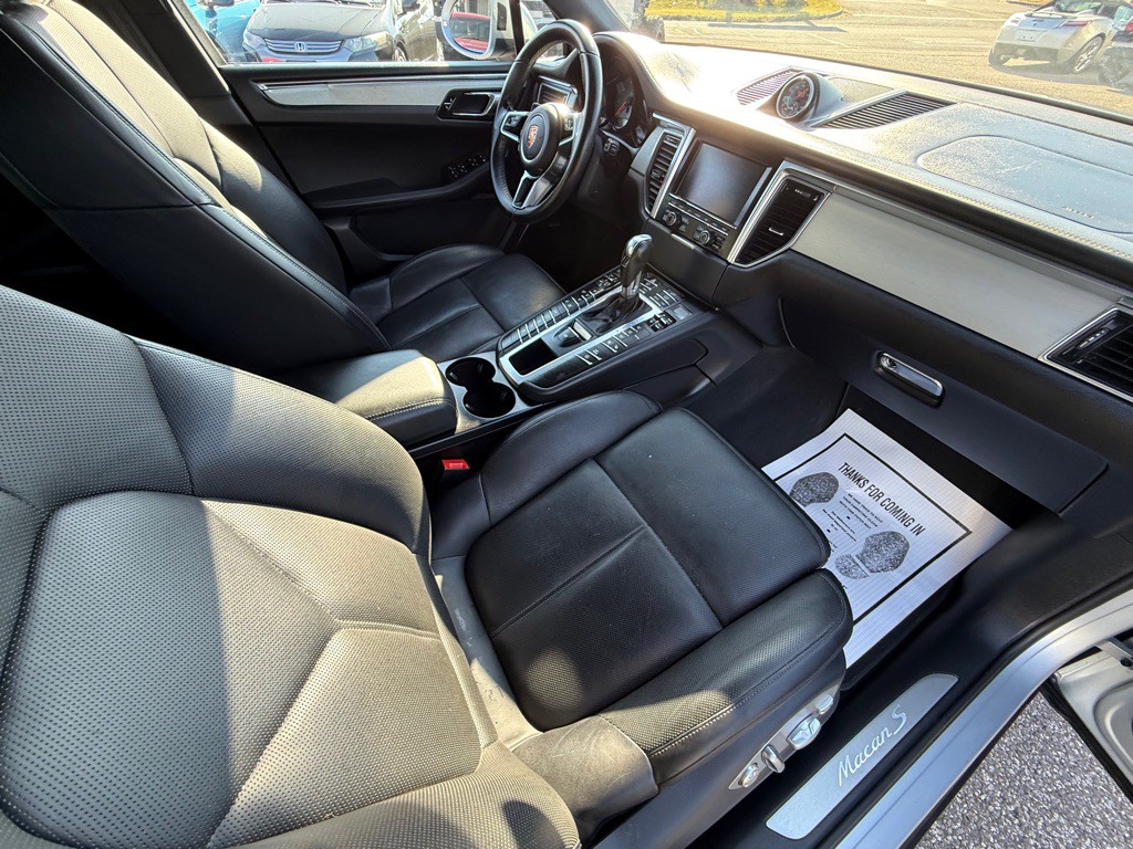 2015 Porsche Macan Image 22