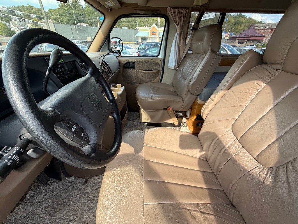 2000 Dodge Ram Van Image 8