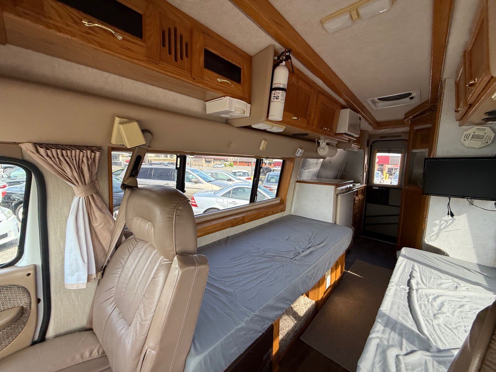 2000 Dodge Ram Van Image 9
