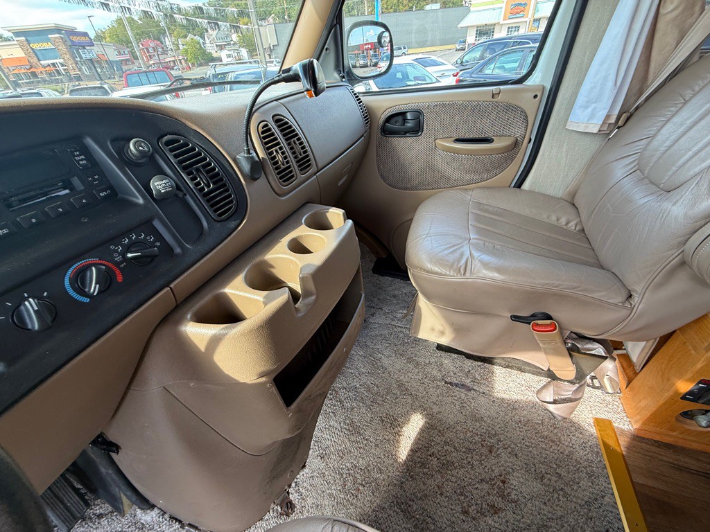 2000 Dodge Ram Van Image 12