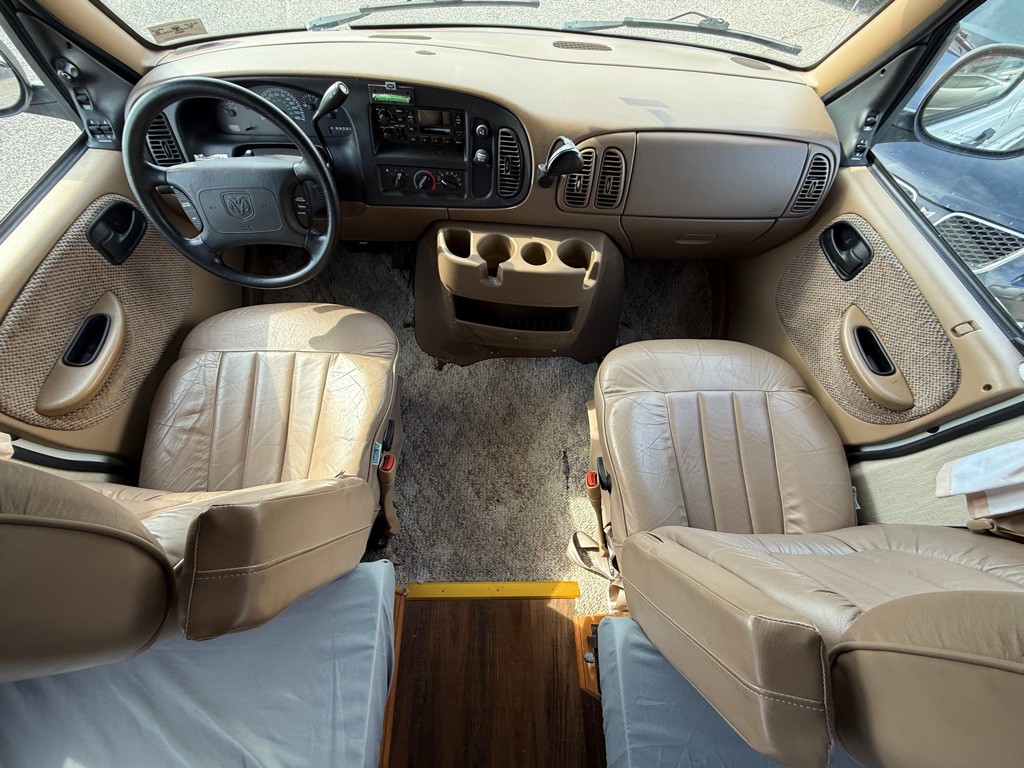 2000 Dodge Ram Van Image 19