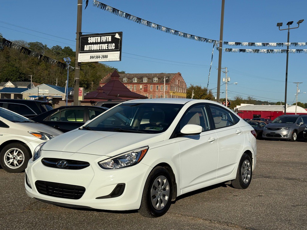 2016 Hyundai Accent Image 2