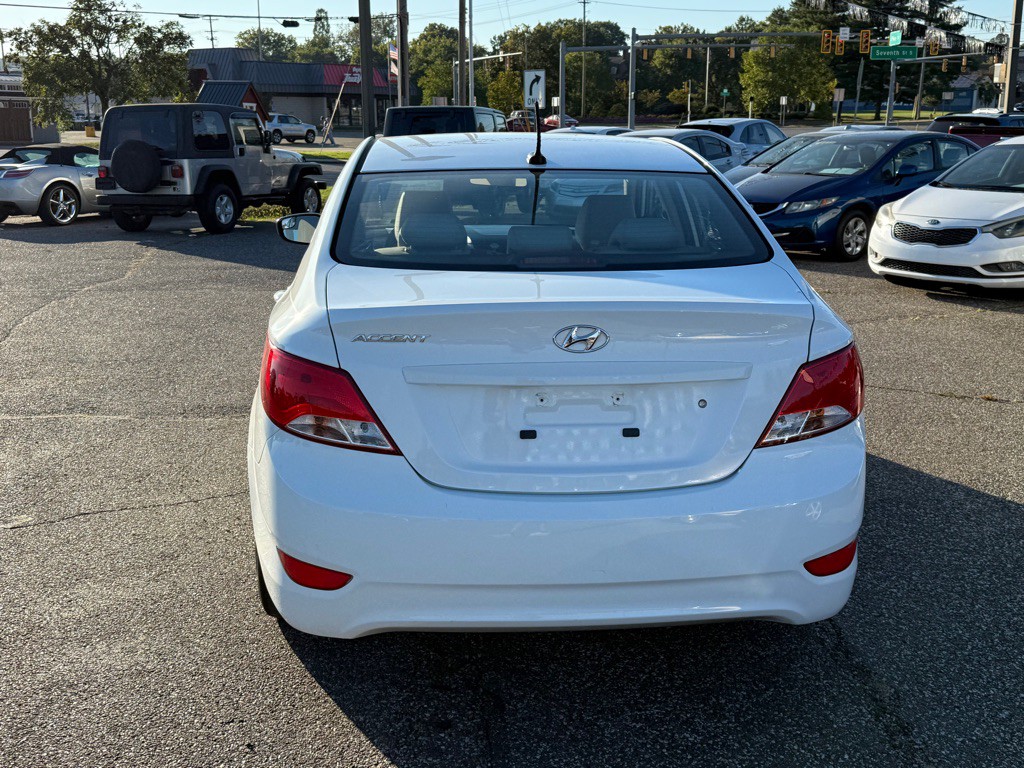 2016 Hyundai Accent Image 9
