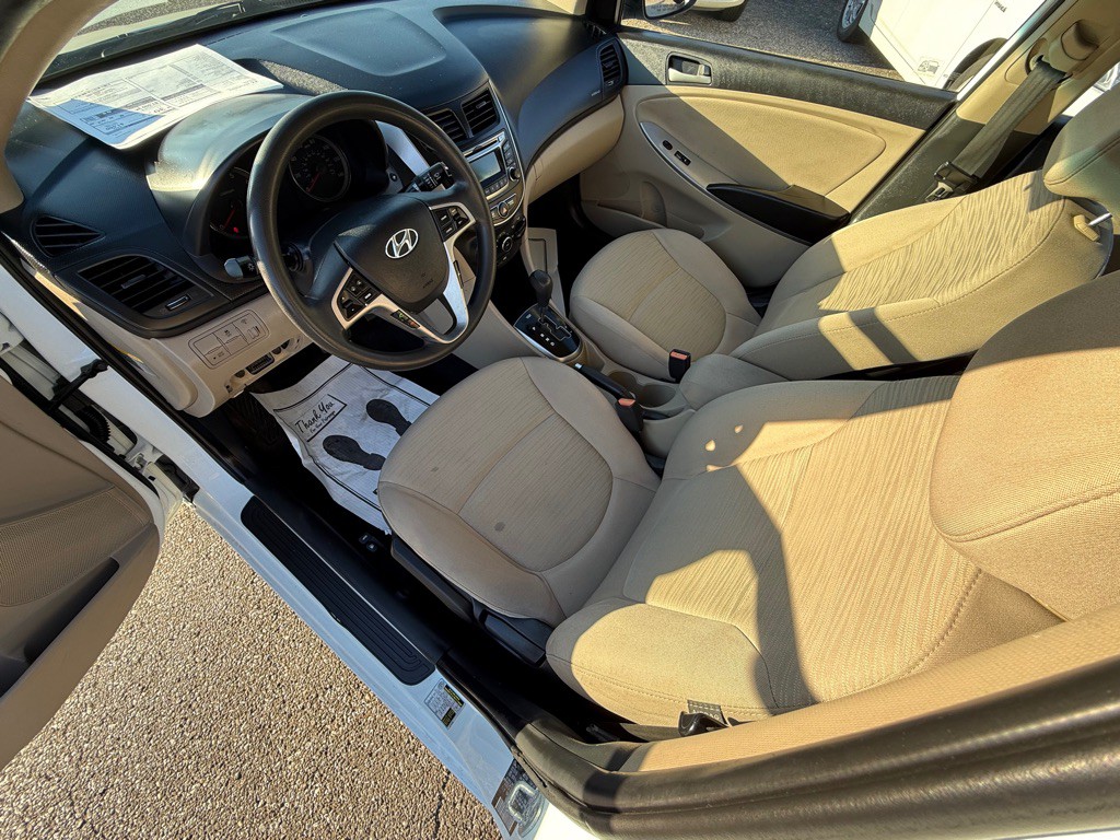 2016 Hyundai Accent Image 12