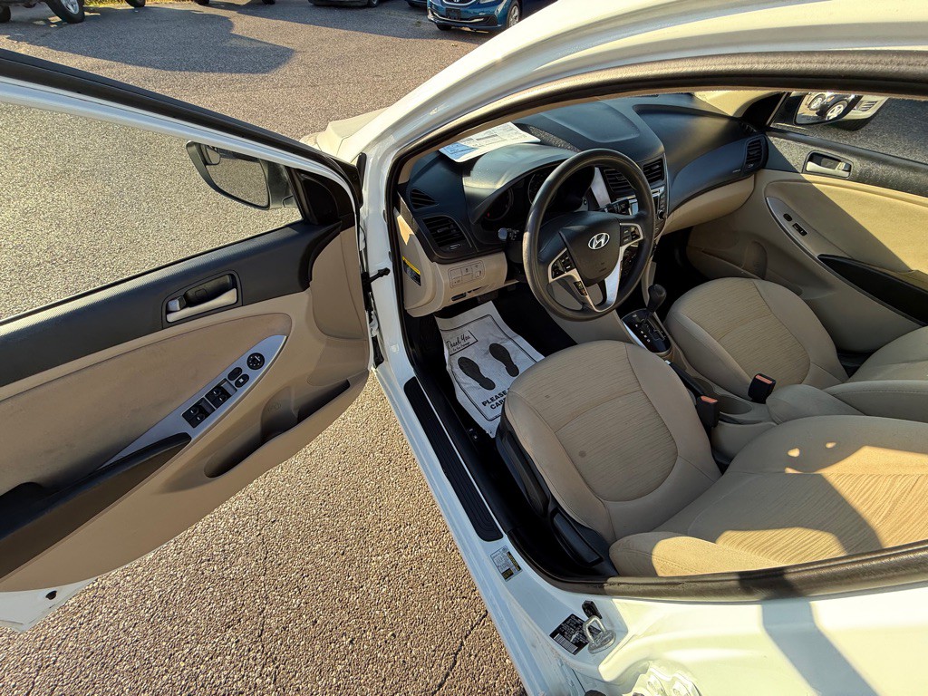 2016 Hyundai Accent Image 13