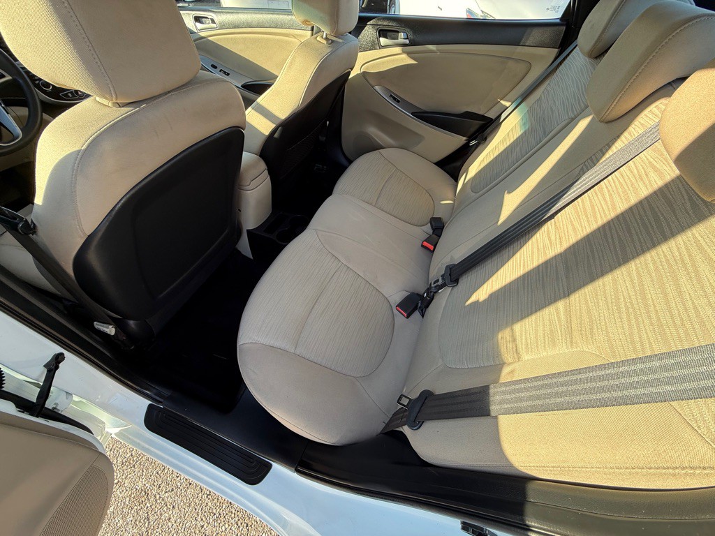 2016 Hyundai Accent Image 14