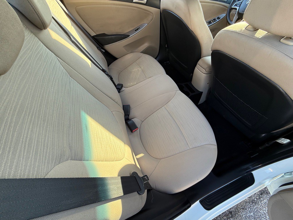 2016 Hyundai Accent Image 16