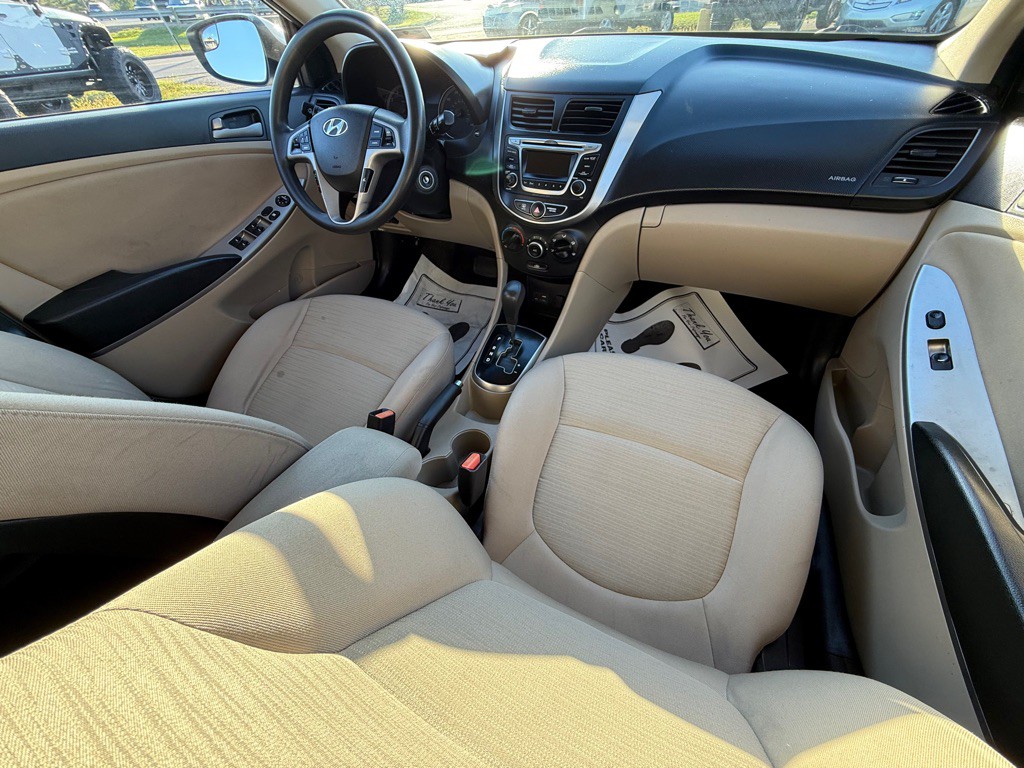 2016 Hyundai Accent Image 17