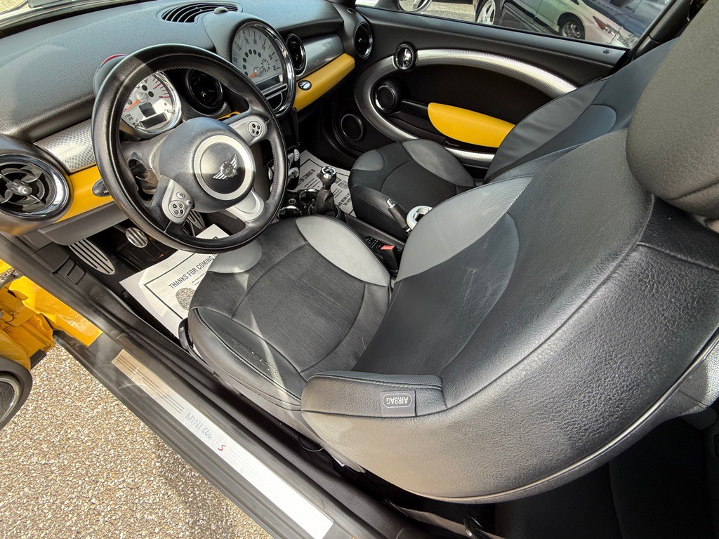 2007 MINI Cooper Image 13
