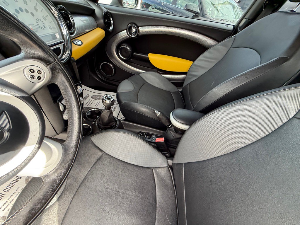 2007 MINI Cooper Image 16