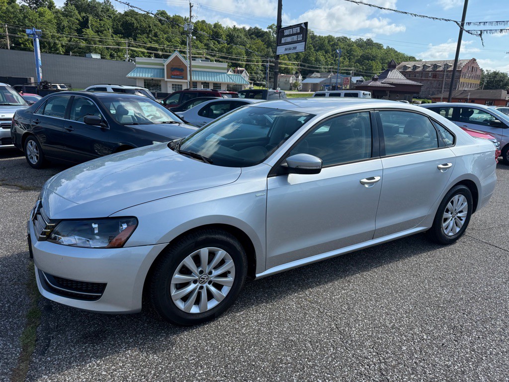 2015 Volkswagen Passat Image 1