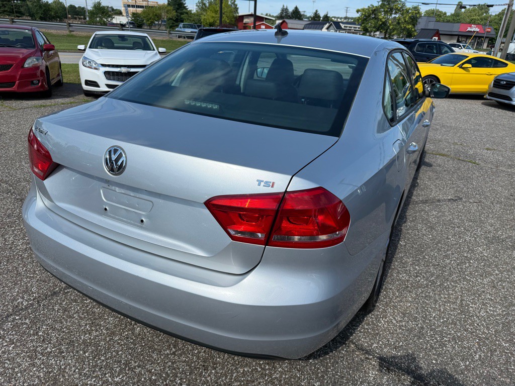 2015 Volkswagen Passat Image 8