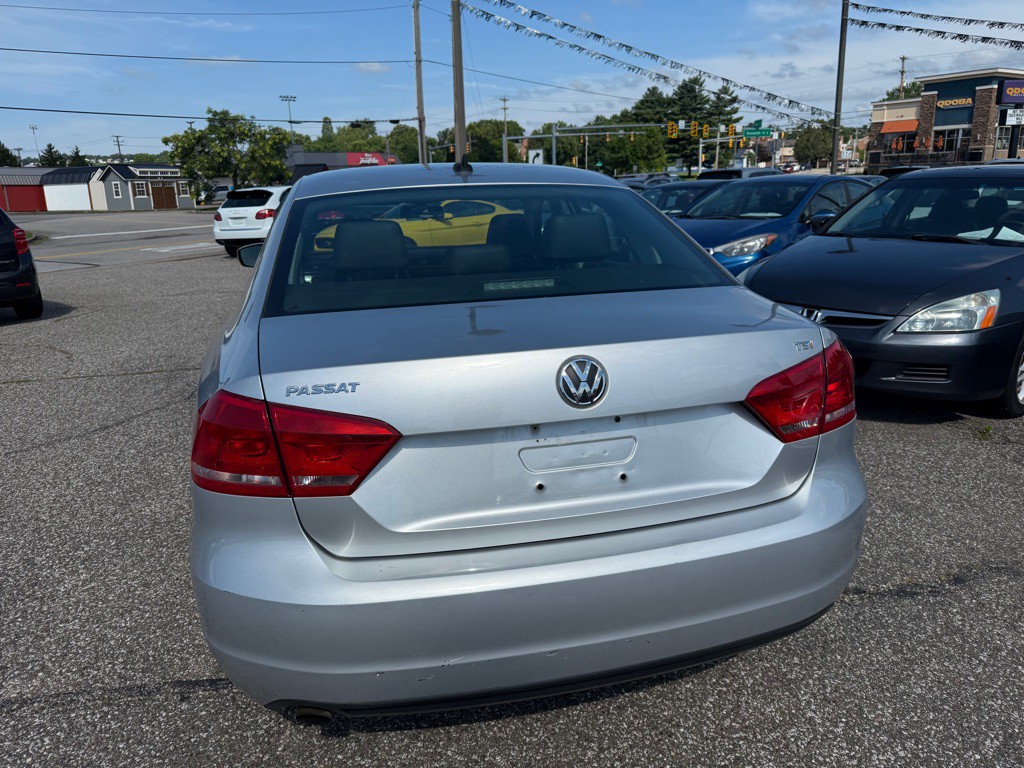 2015 Volkswagen Passat Image 9