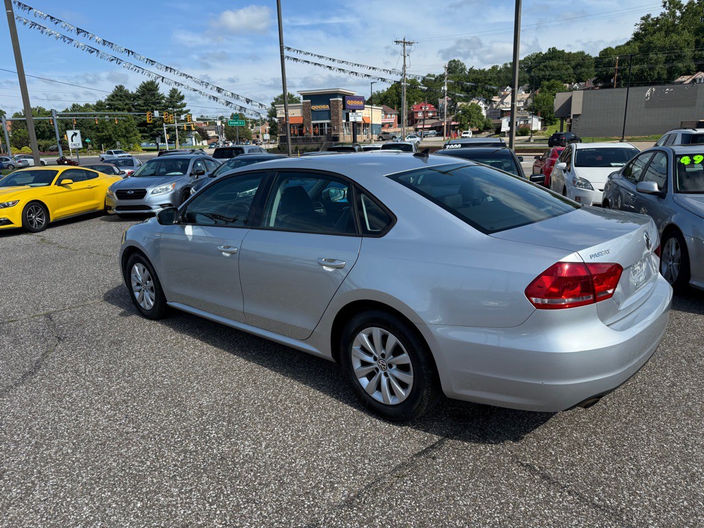 2015 Volkswagen Passat Image 11