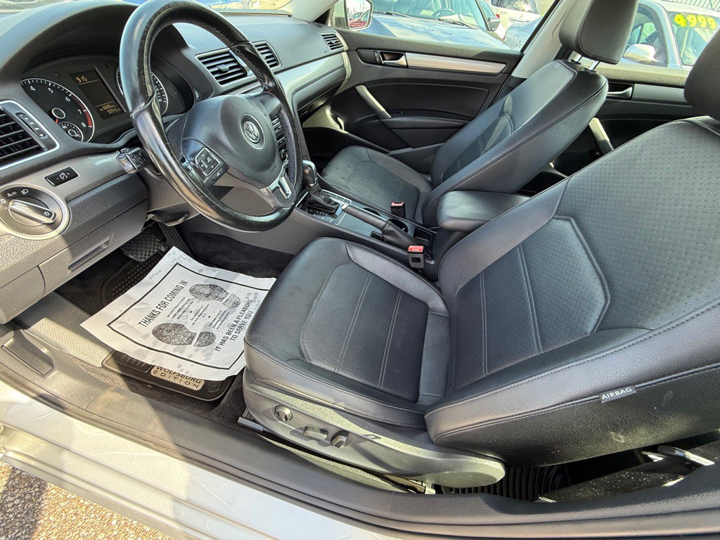 2015 Volkswagen Passat Image 14