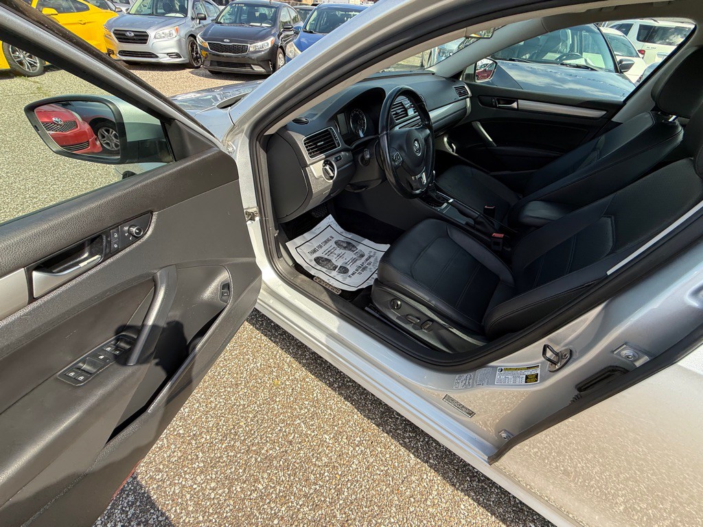2015 Volkswagen Passat Image 15