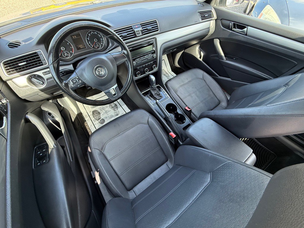 2015 Volkswagen Passat Image 18