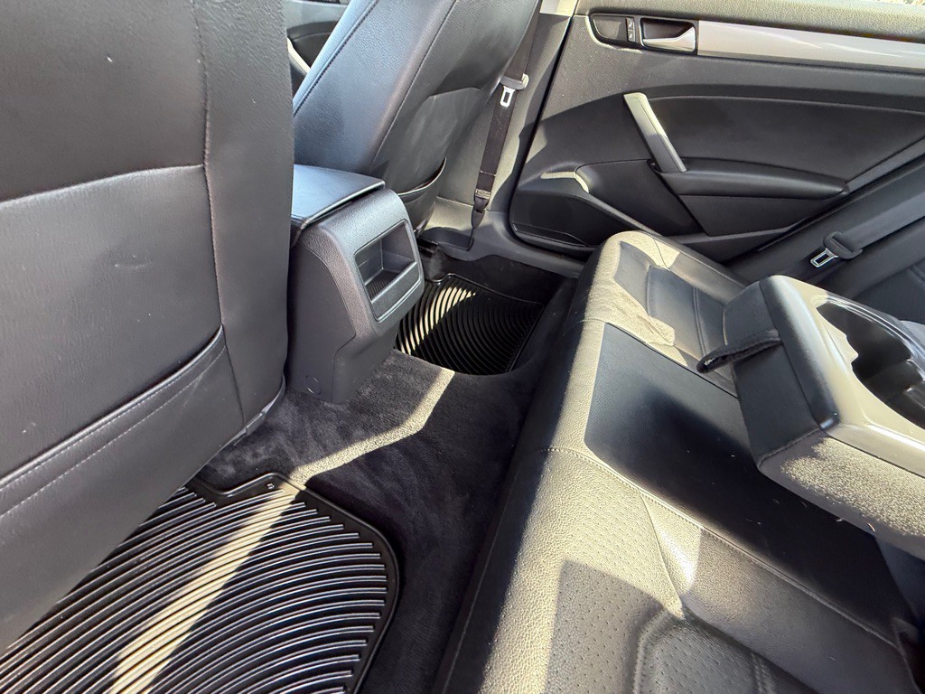 2015 Volkswagen Passat Image 19