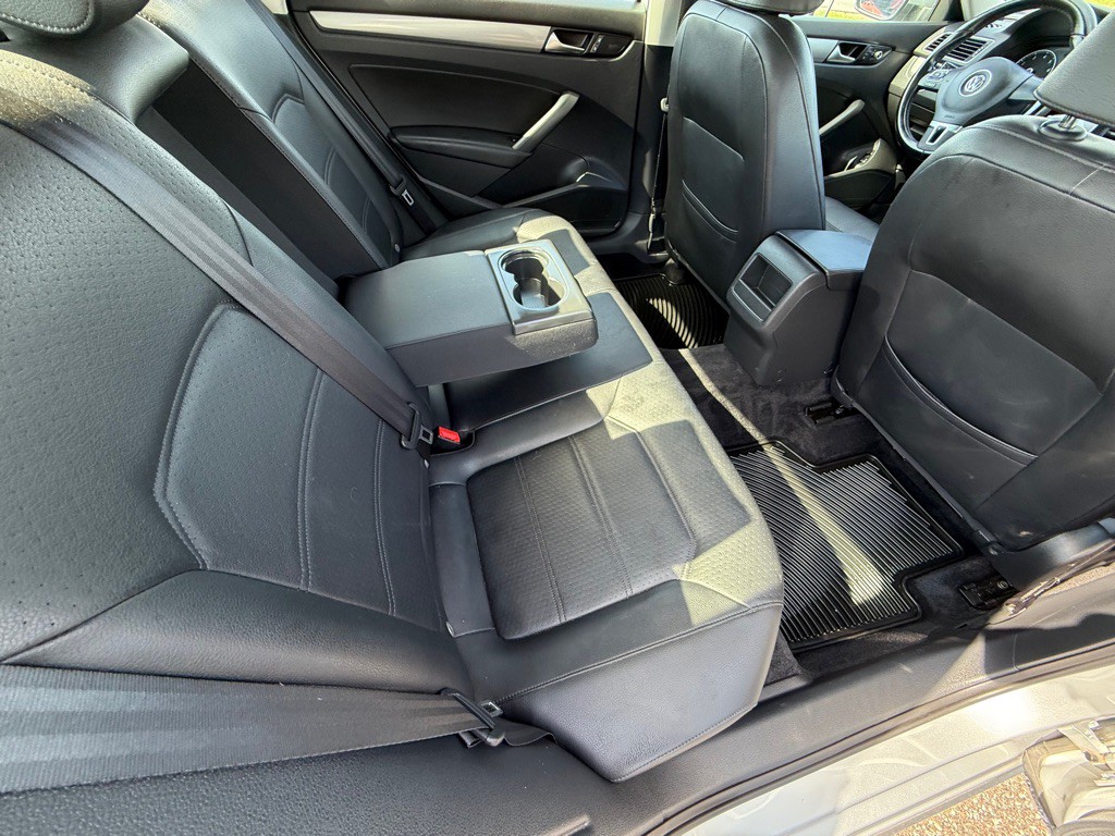 2015 Volkswagen Passat Image 20