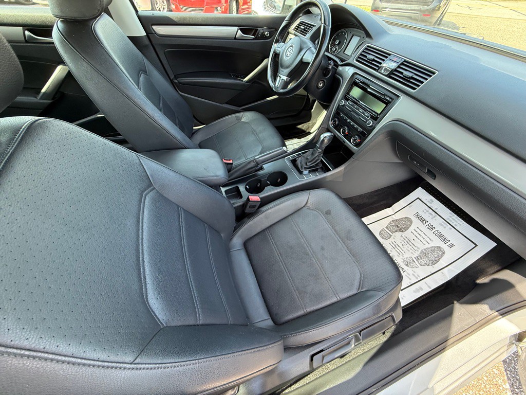 2015 Volkswagen Passat Image 22
