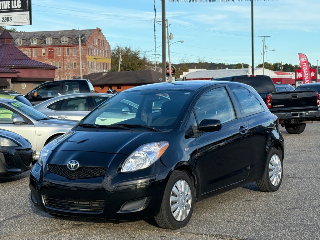 2010 Toyota Yaris Image 2