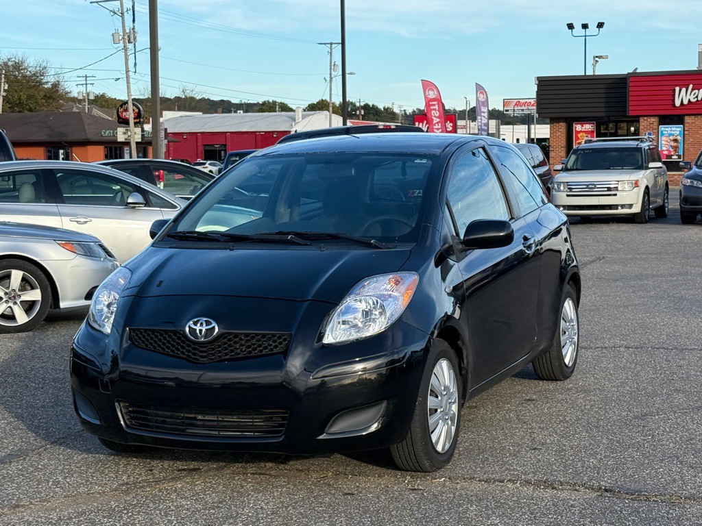 2010 Toyota Yaris Image 3
