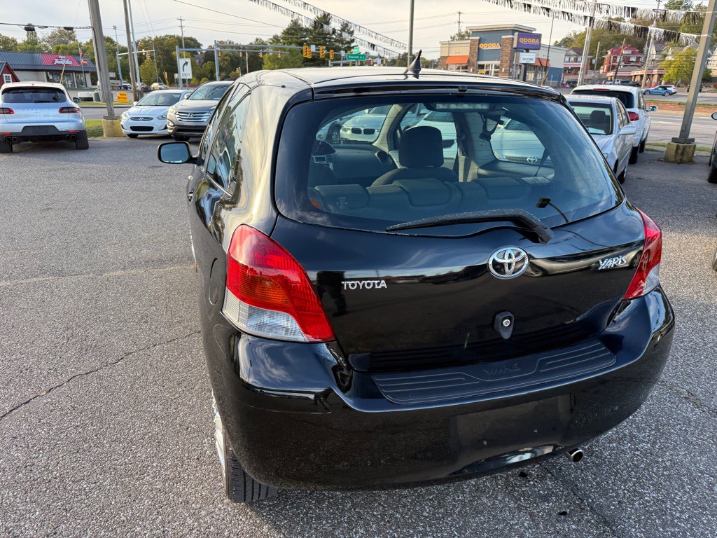 2010 Toyota Yaris Image 9
