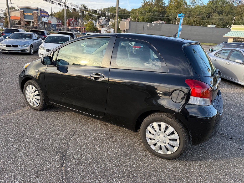 2010 Toyota Yaris Image 11