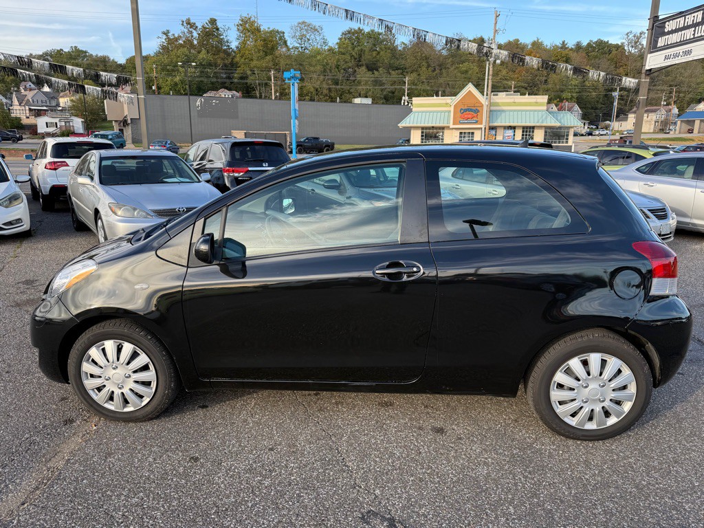 2010 Toyota Yaris Image 12