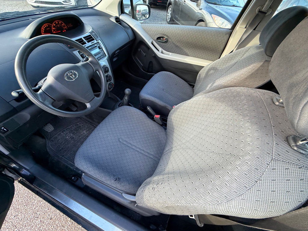 2010 Toyota Yaris Image 13