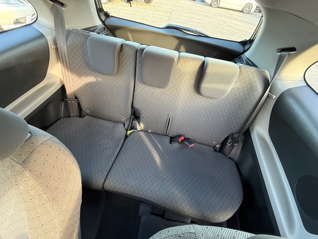 2010 Toyota Yaris Image 14