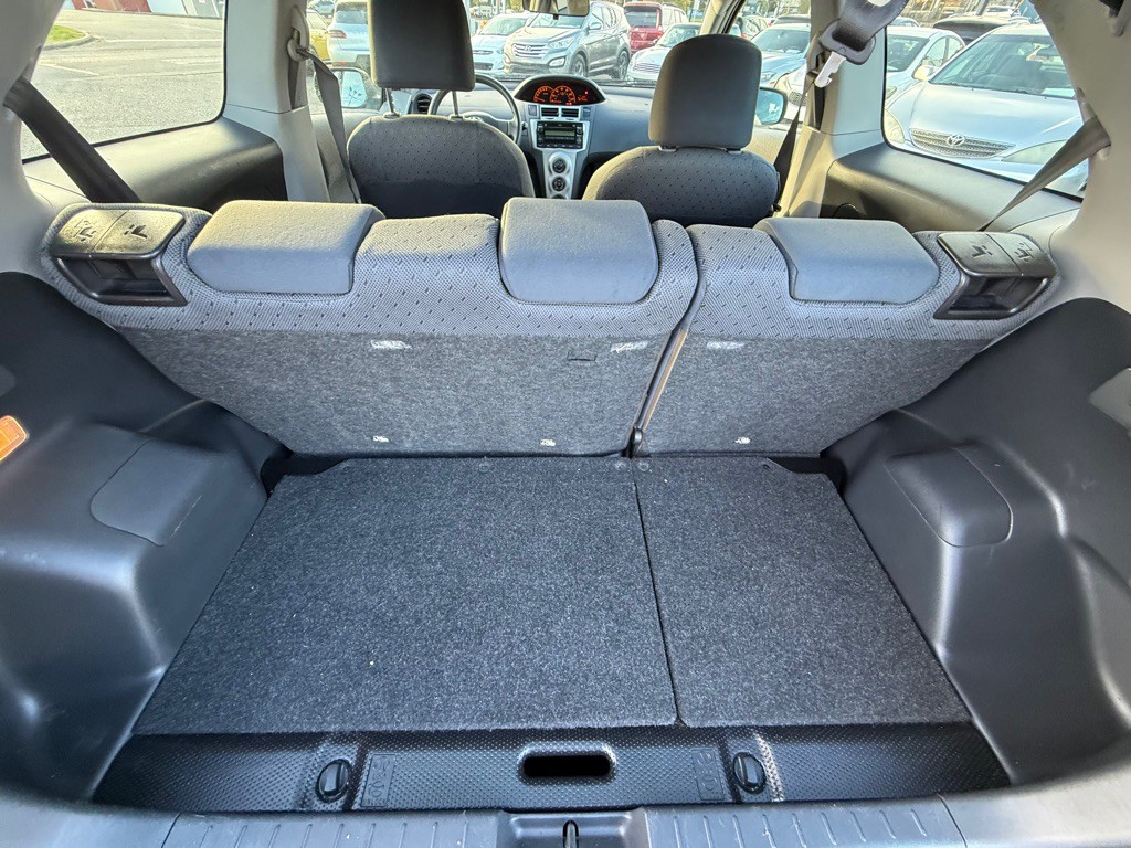 2010 Toyota Yaris Image 16
