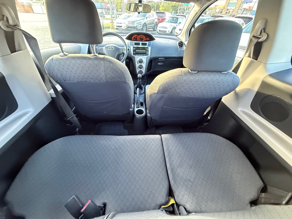 2010 Toyota Yaris Image 17
