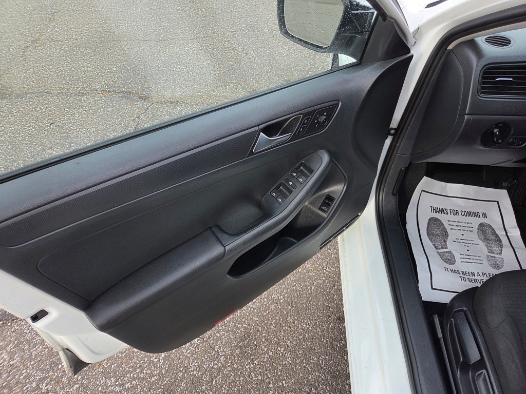 2015 Volkswagen Jetta Image 10