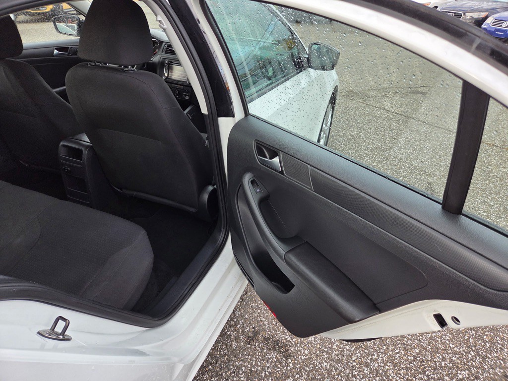 2015 Volkswagen Jetta Image 16