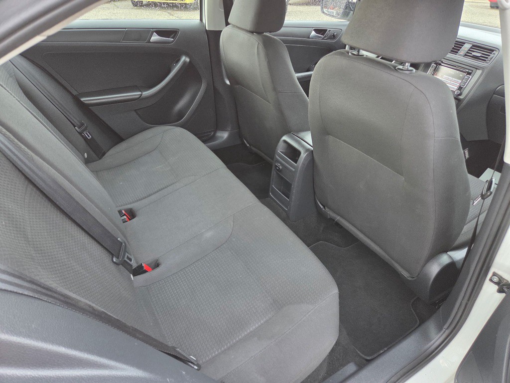 2015 Volkswagen Jetta Image 17
