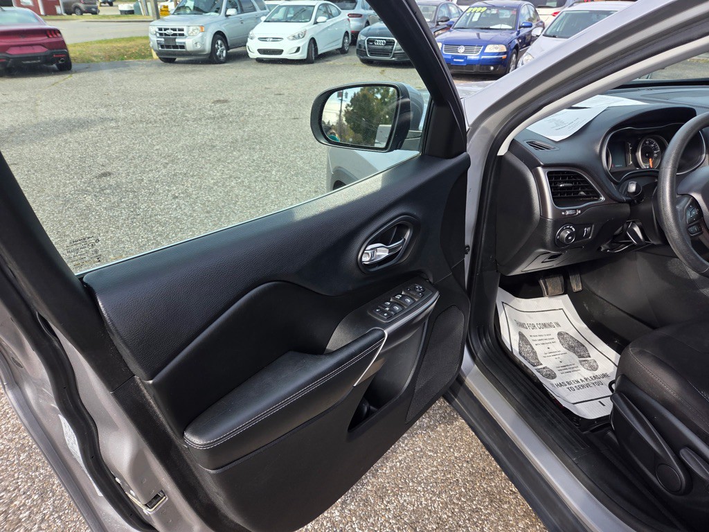 2019 Jeep Cherokee Image 9