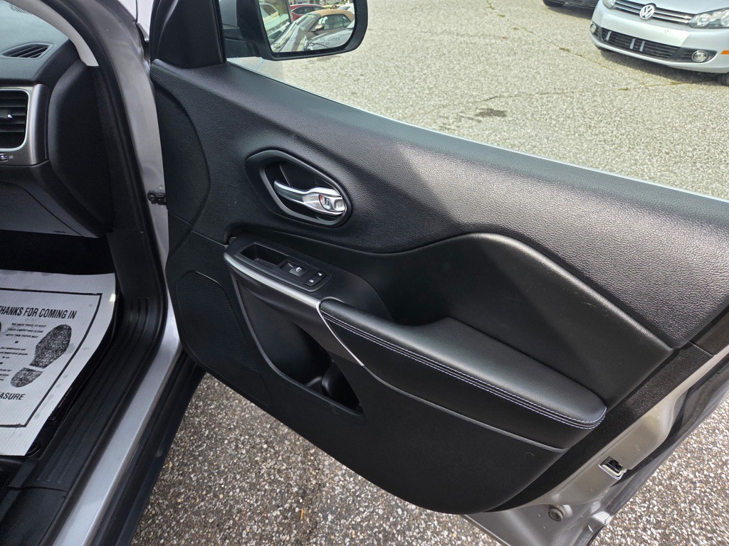 2019 Jeep Cherokee Image 11