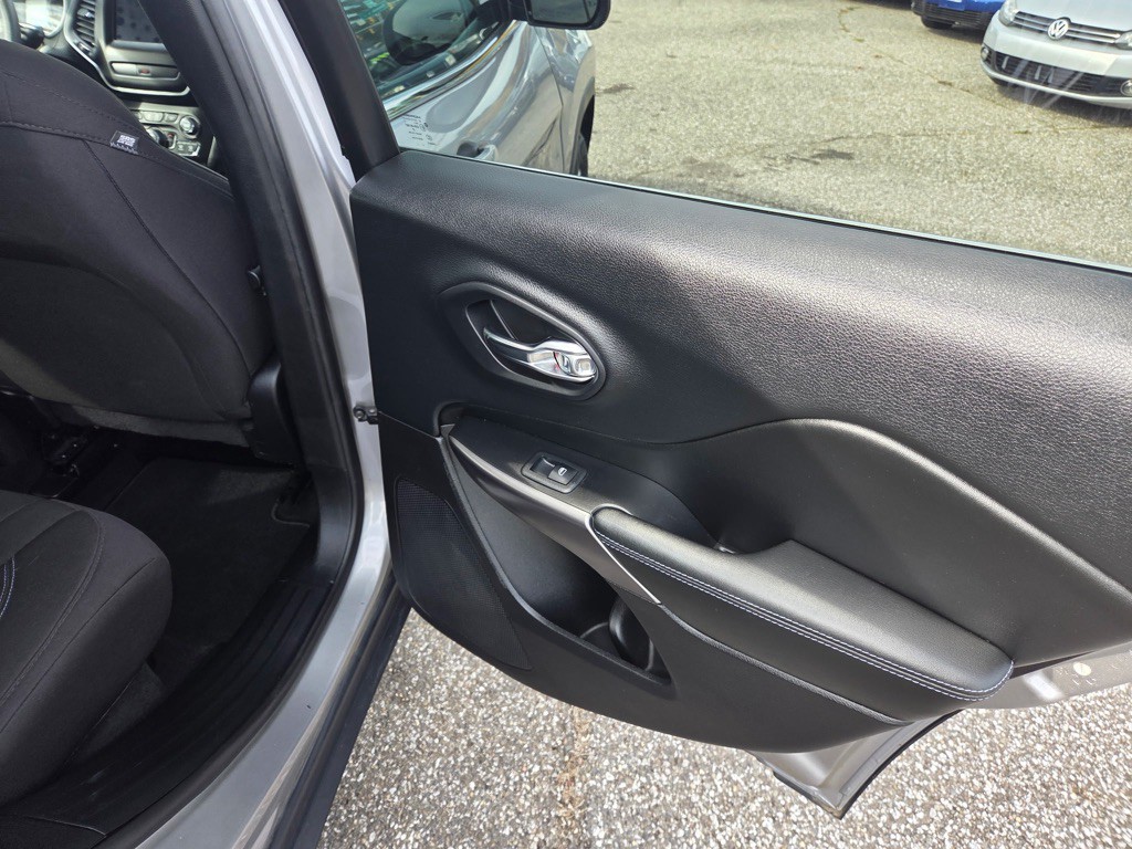 2019 Jeep Cherokee Image 13