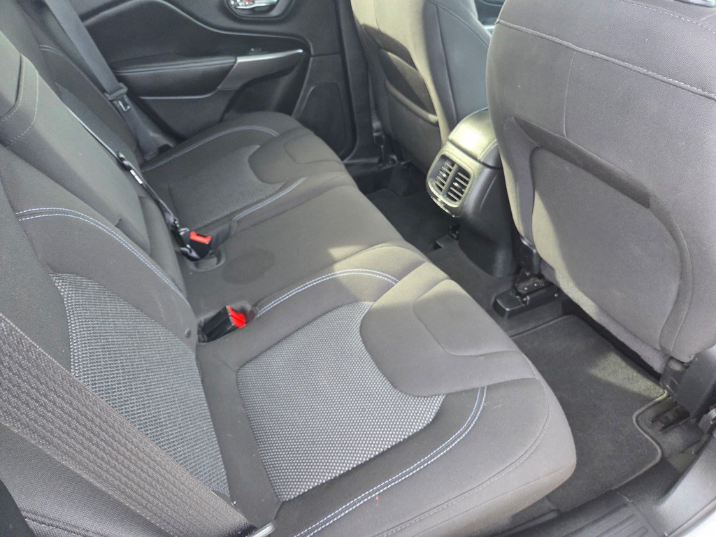 2019 Jeep Cherokee Image 14