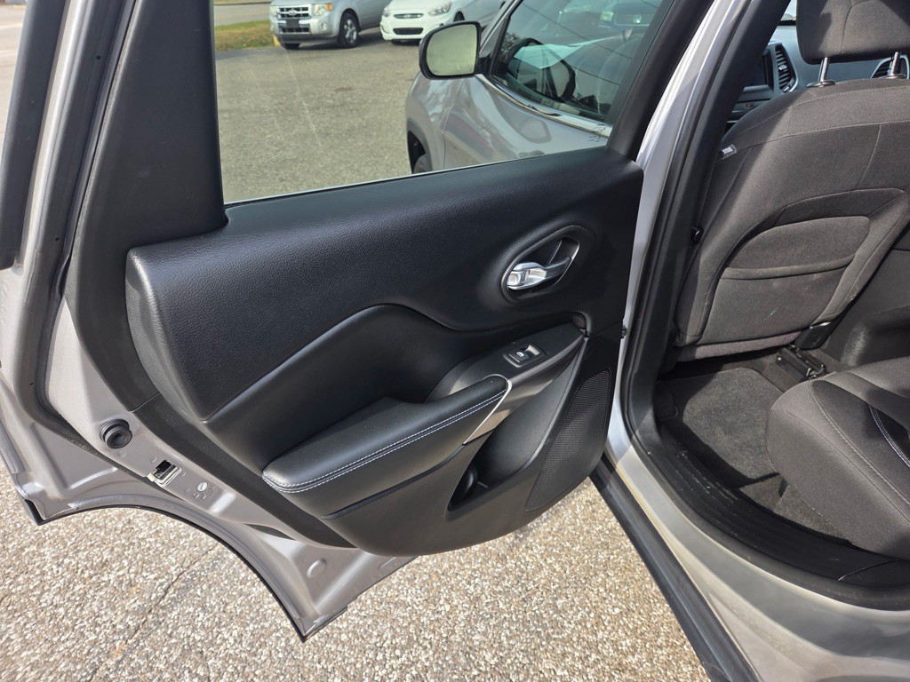 2019 Jeep Cherokee Image 15