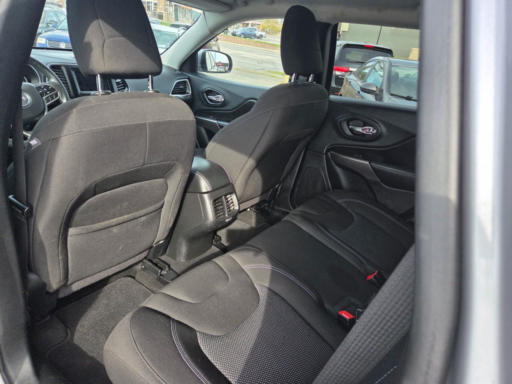 2019 Jeep Cherokee Image 16