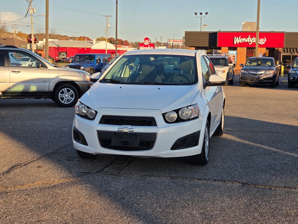 2014 Chevrolet Sonic Image 2
