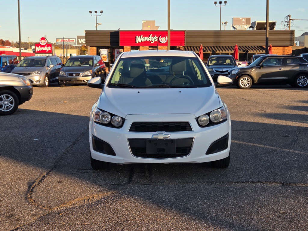 2014 Chevrolet Sonic Image 3