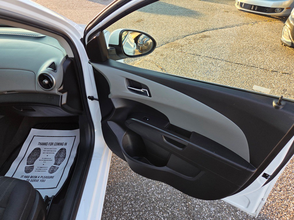 2014 Chevrolet Sonic Image 14