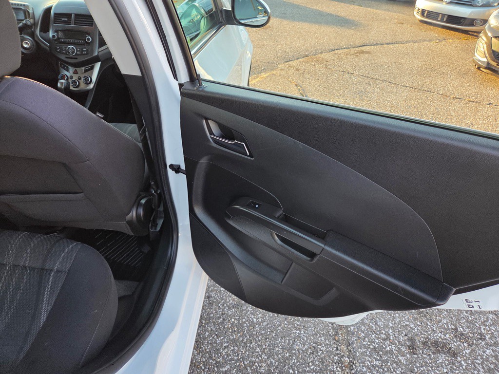 2014 Chevrolet Sonic Image 16