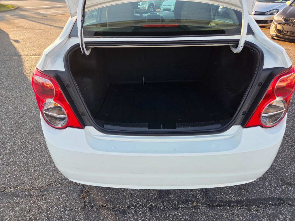 2014 Chevrolet Sonic Image 21