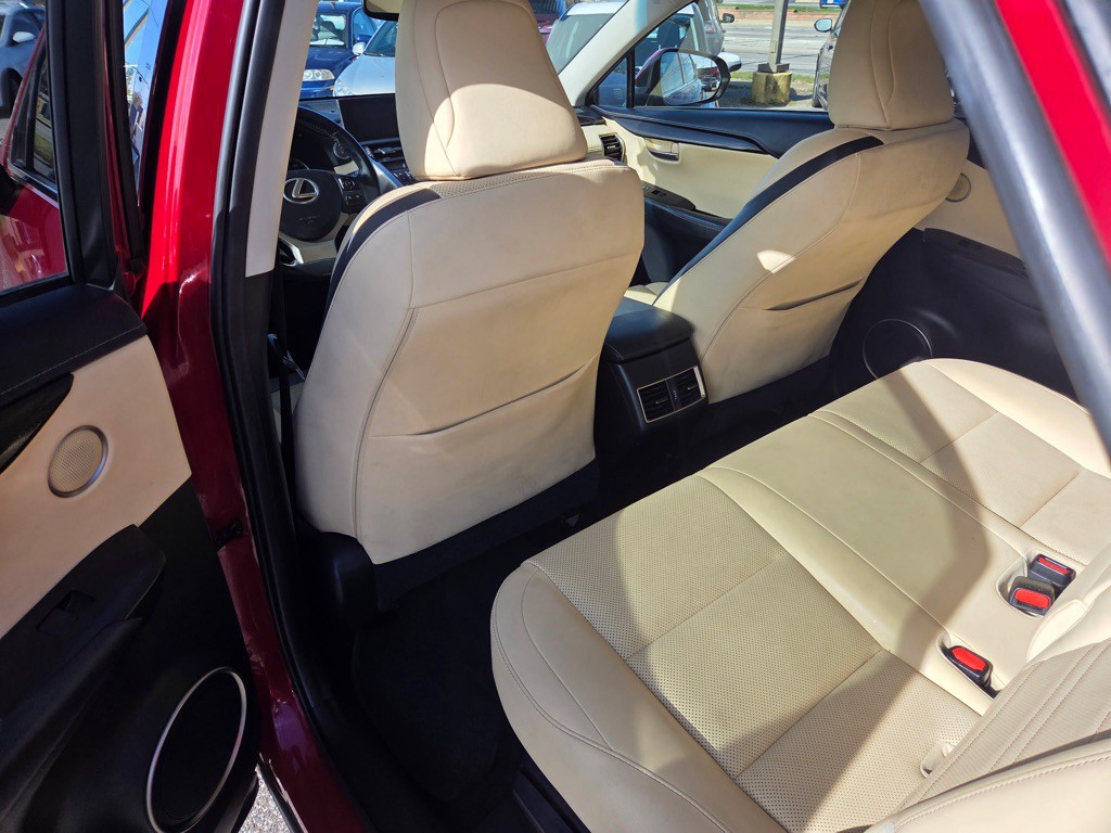 2015 Lexus NX Image 18