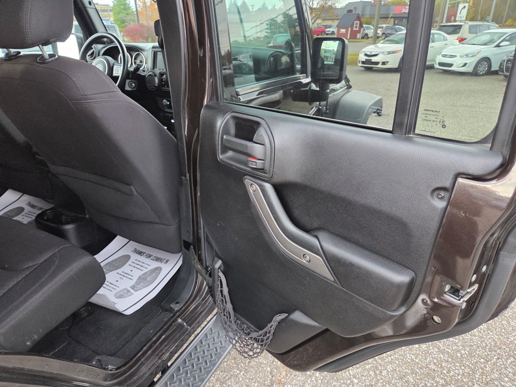 2013 Jeep Wrangler Unlimited Image 16