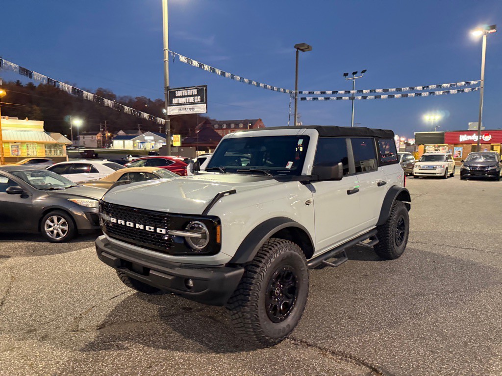 2022 Ford Bronco Image 2